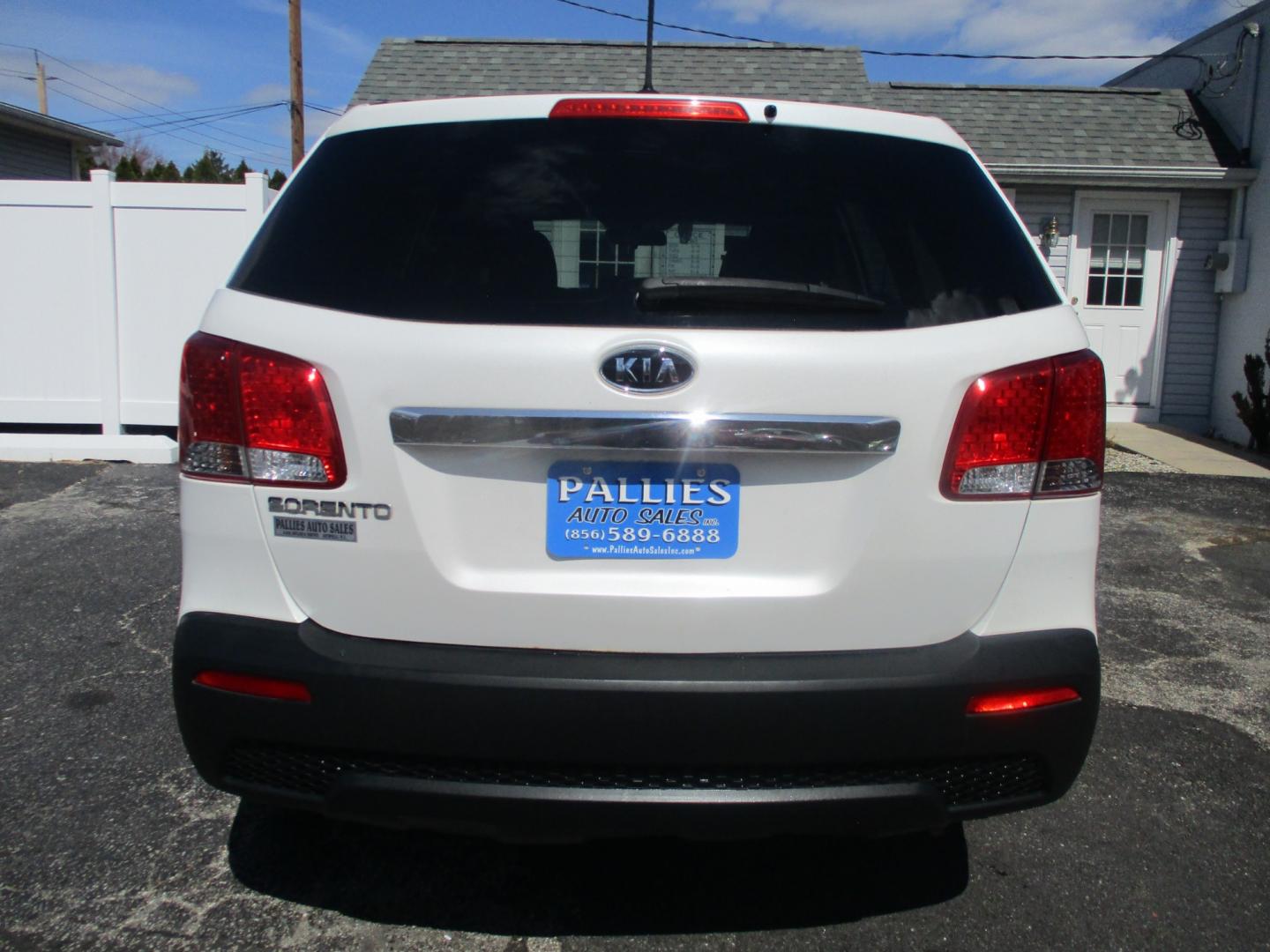 2013 WHITE Kia Sorento (5XYKTCA6XDG) with an 2.4L L4 DOHC 16V engine, AUTOMATIC transmission, located at 540a Delsea Drive, Sewell, NJ, 08080, (856) 589-6888, 39.752560, -75.111206 - Photo#4